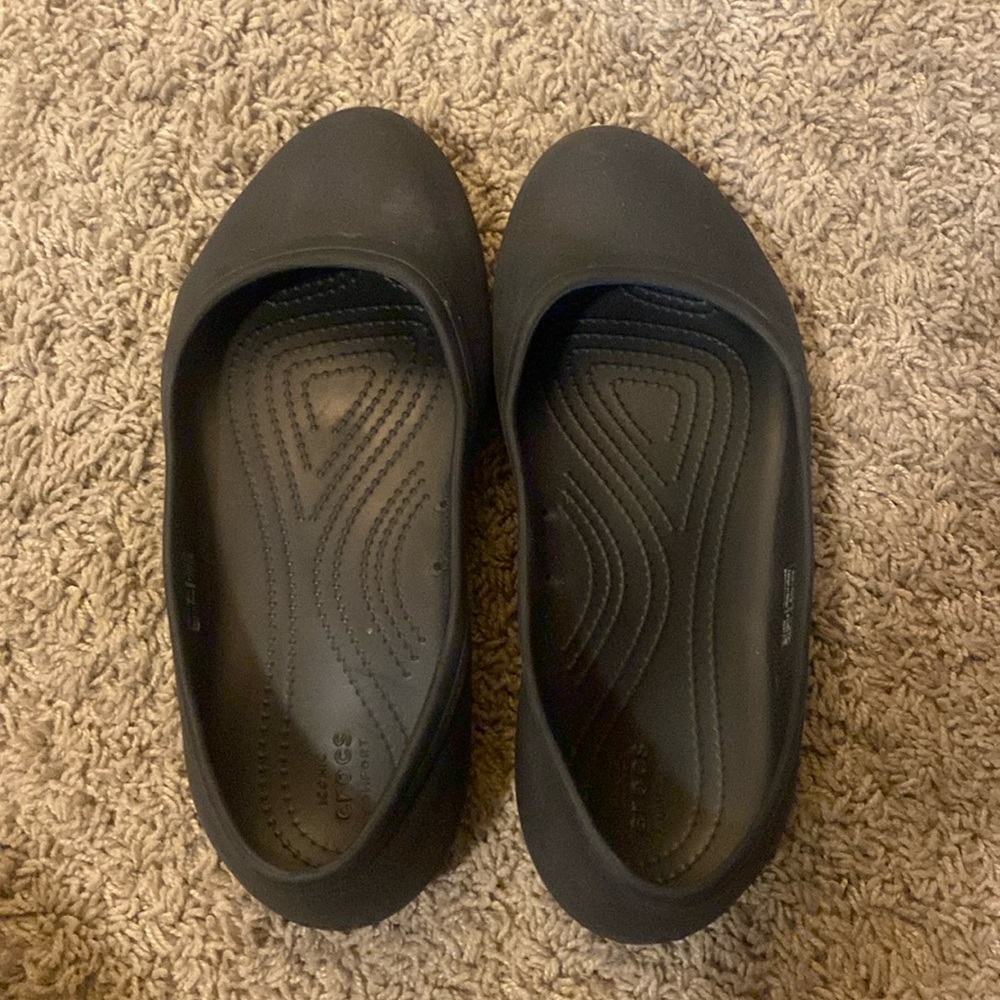 Crocs black flats